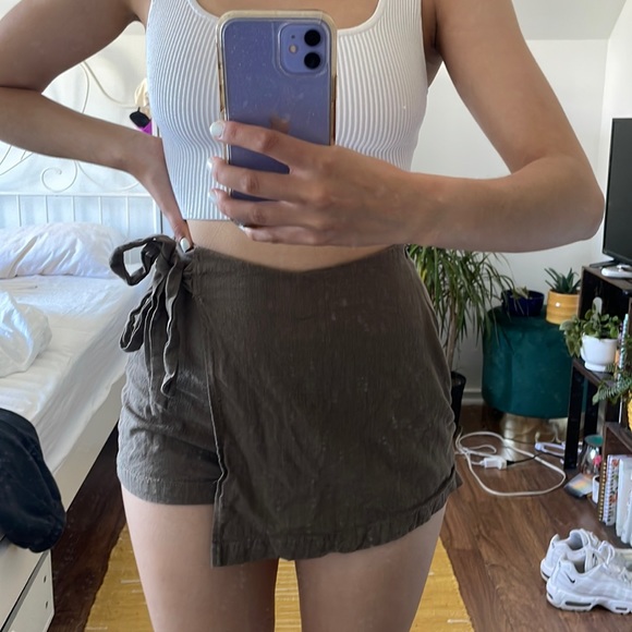 Green/Brown skort/ shorts - Picture 4 of 7